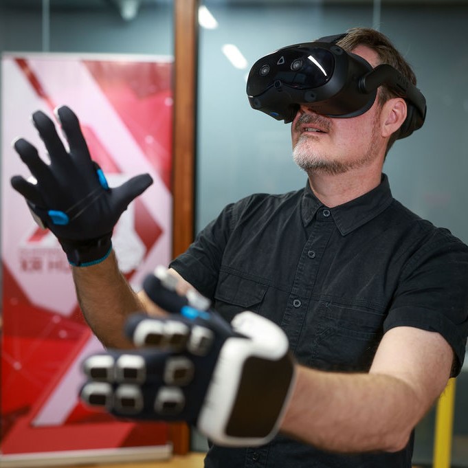 James HTC SenseGlove